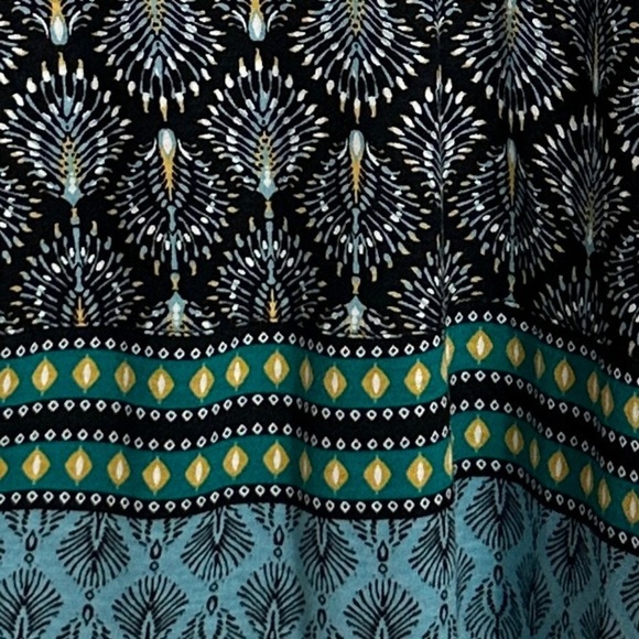 J. Jill size M Petite tunic, peacock pattern, rayon/tencel, stretch, office - Picture 2 of 10